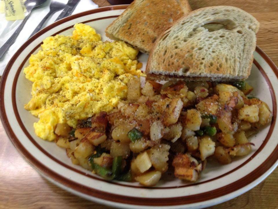 Pine Grove Diner | restaurant | 78 Lake Ave, Danbury, CT 06810, USA | 2037986556 OR +1 203-798-6556