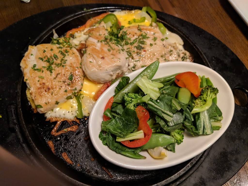 TGI Fridays | restaurant | 7855E Tysons Corner Center, McLean, VA 22102, USA | 7034485470 OR +1 703-448-5470