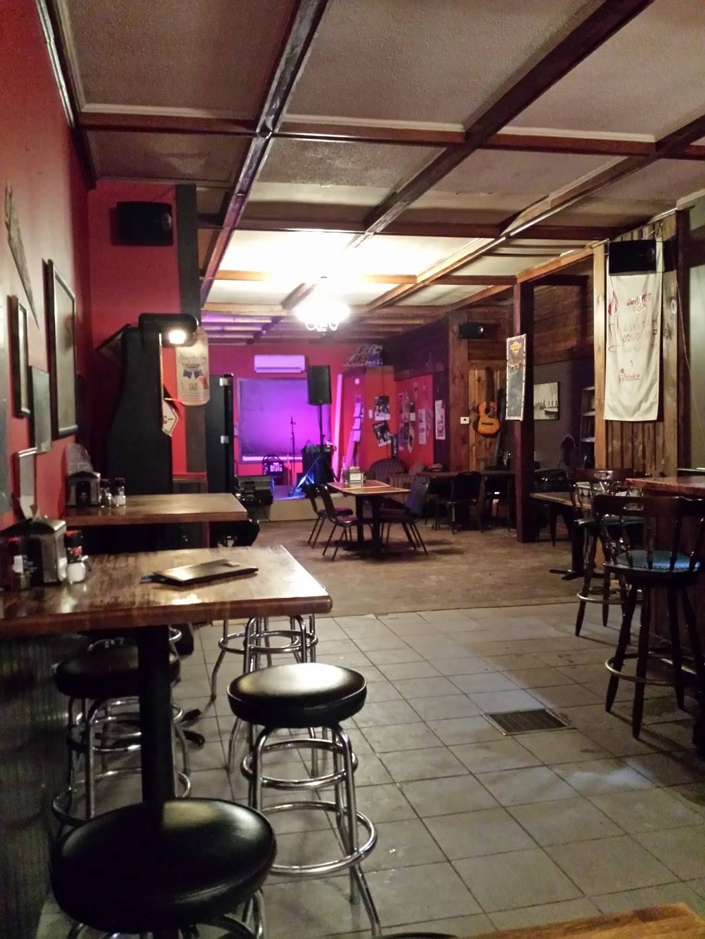 Mad River Pizza | restaurant | Au Sable Forks, NY 12912, USA | 5186472222 OR +1 518-647-2222