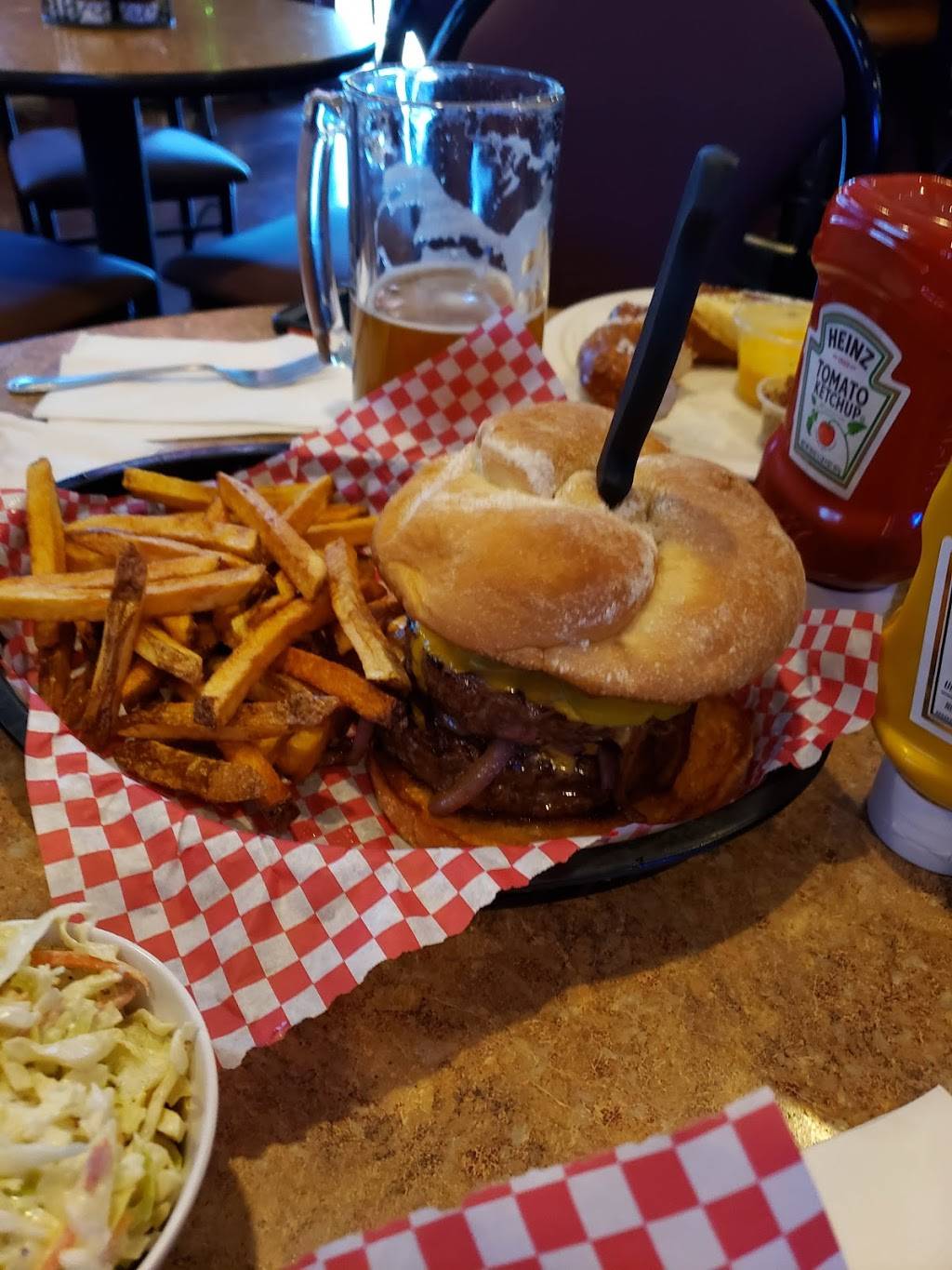 Hammers Grill & Bar | restaurant | 771 E Horizon Dr #104, Henderson, NV 89015, USA | 7025641866 OR +1 702-564-1866