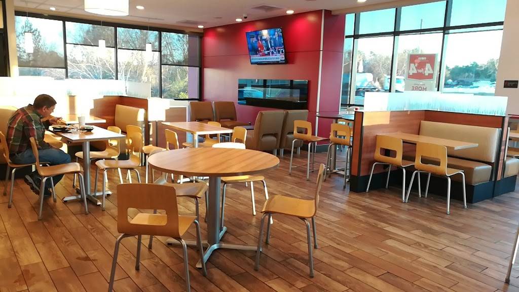 Wendys | restaurant | 2105 Moody Rd, Warner Robins, GA 31088, USA | 4789290008 OR +1 478-929-0008