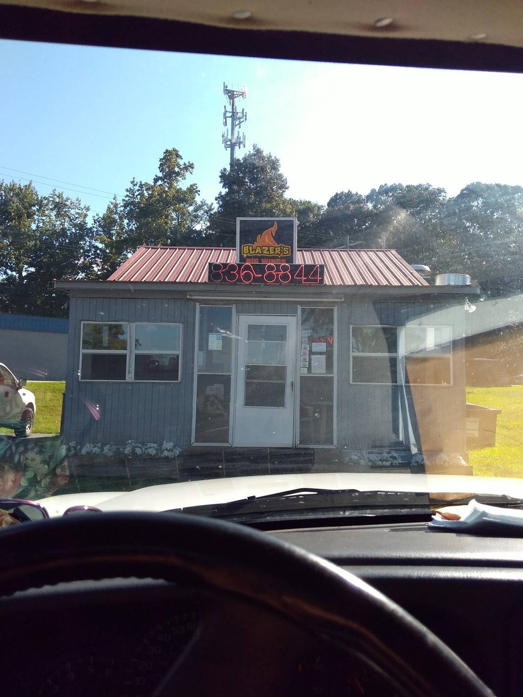 Blazers Big Wing | restaurant | 23 Tyus Carrollton Rd # B, Carrollton, GA 30117, USA | 7708368844 OR +1 770-836-8844