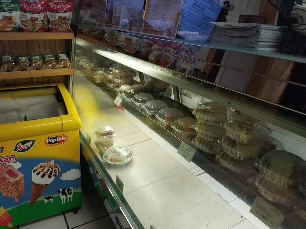 Pepperonis | restaurant | 281 Springs Fireplace Rd, East Hampton, NY 11937, USA | 6313291800 OR +1 631-329-1800