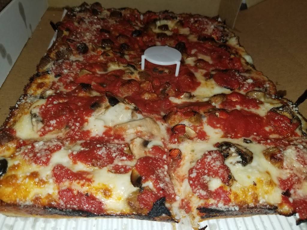 Cloverleaf Pizza | restaurant | 48932 Hayes Rd, Macomb, MI 48044, USA | 5865668220 OR +1 586-566-8220