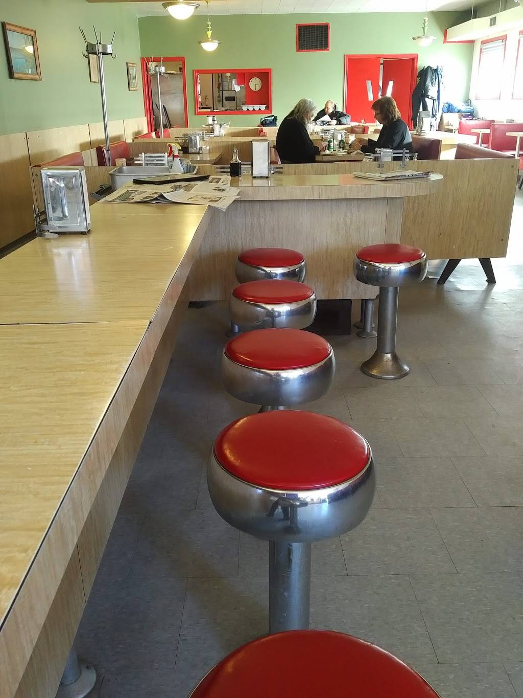 Black & White Restaurant & Soda Bar | restaurant | 252 St Andrew St W, Fergus, ON N1M 1N7, Canada | 5198431140 OR +1 519-843-1140