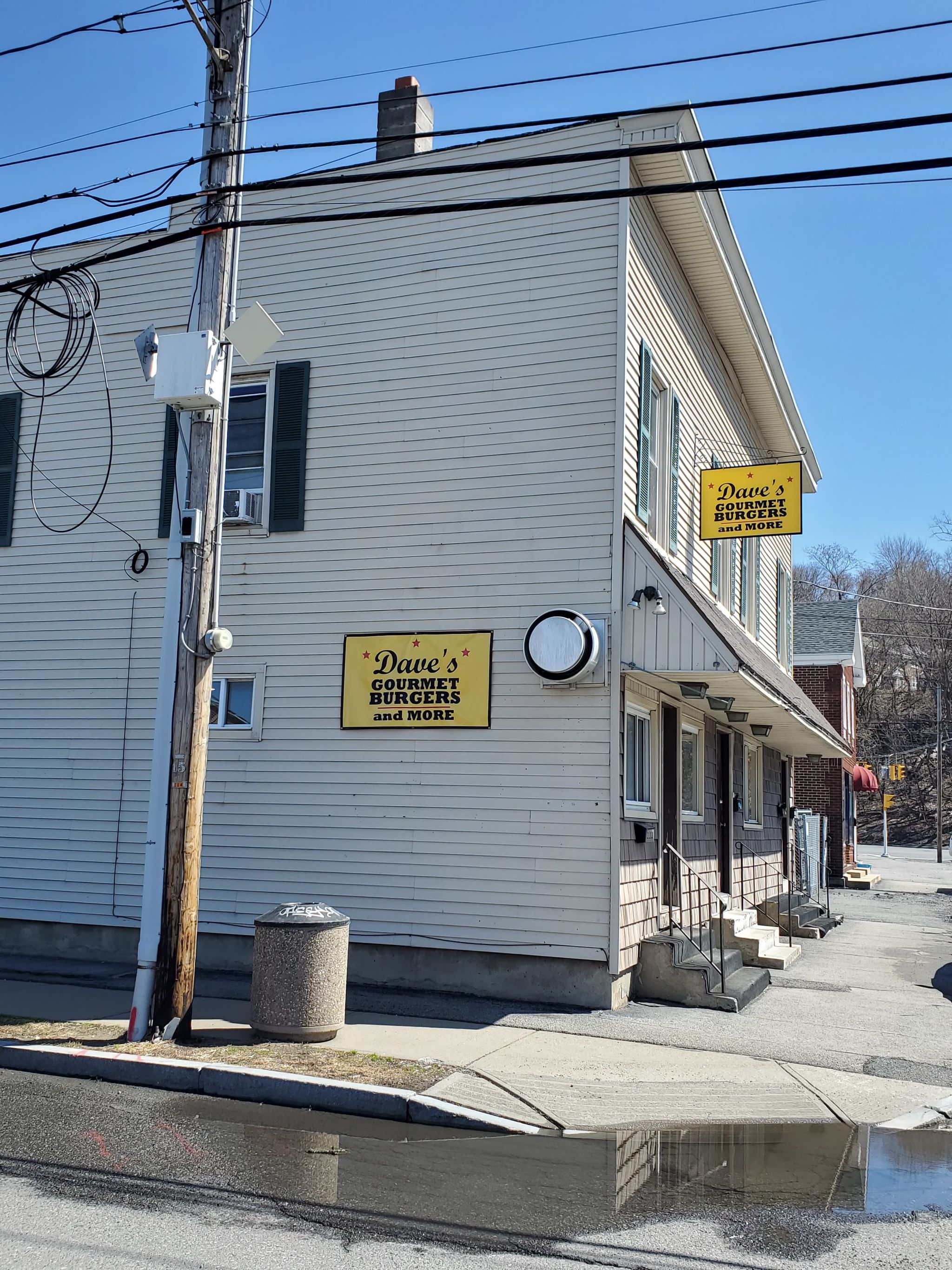 Daves Gourmet Burgers and More | restaurant | 16 Edison Ave, Schenectady, NY 12305, United States | 5182803900 OR +1 518-280-3900