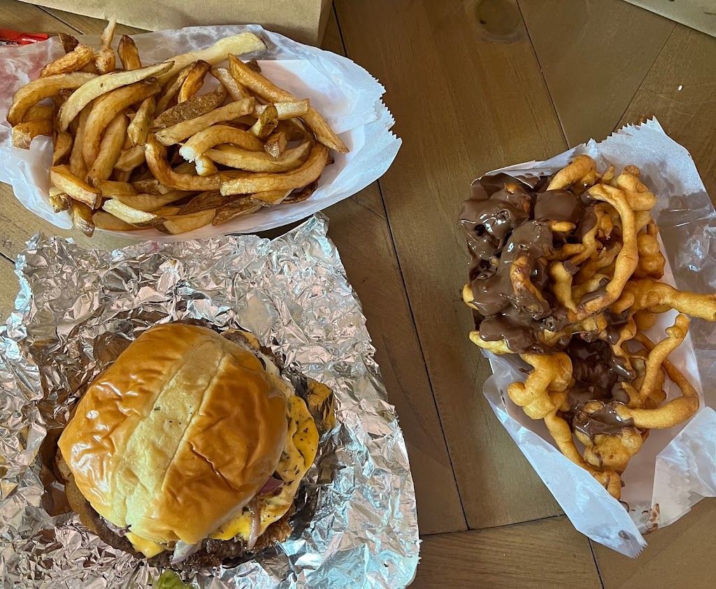 Roaming Burger | restaurant | 8505 Baltimore National Pike, Ellicott City, MD 21043, USA | 4436361428 OR +1 443-636-1428