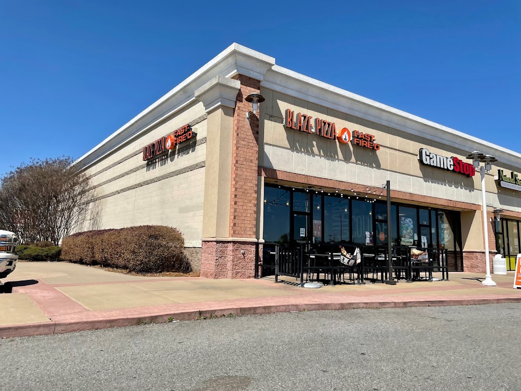 Blaze Pizza | restaurant | 455 Elsinger Blvd, Conway, AR 72032, USA | 5017649051 OR +1 501-764-9051