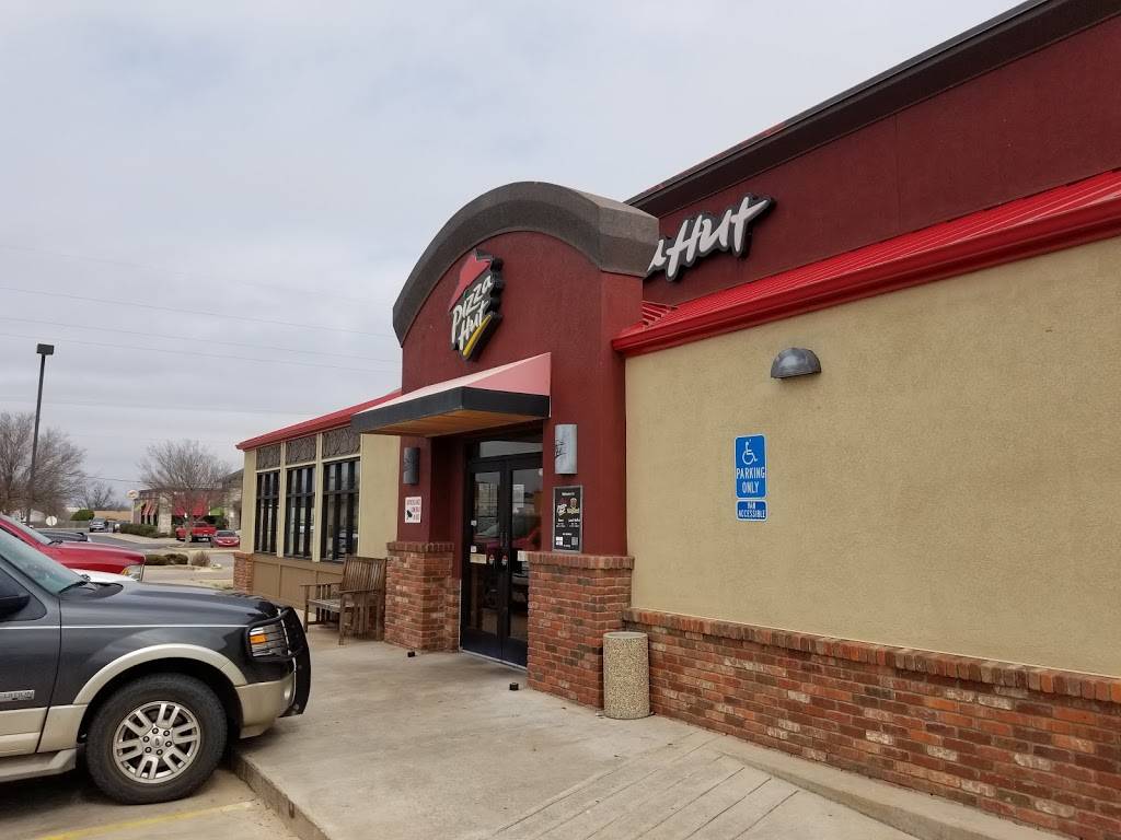 Pizza Hut | meal takeaway | 6118 NW Cache Rd, Lawton, OK 73505, USA | 5805360516 OR +1 580-536-0516