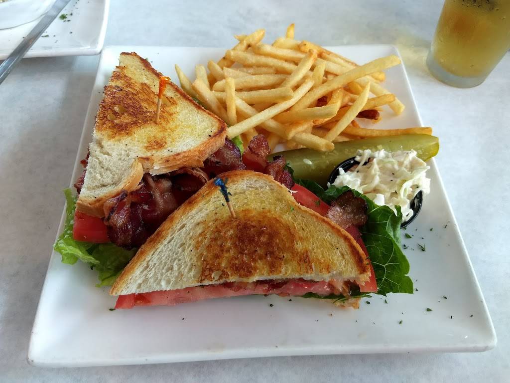 Blue Dog Bar & Grill | restaurant | 4597 Pine Island Rd, Matlacha, FL 33993, USA | 2395584970 OR +1 239-558-4970