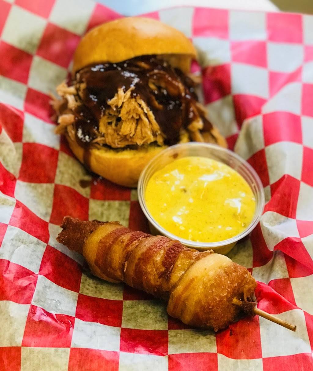 Porkies Pig Roast & Catering Fanatics | restaurant | 2245 S Eastwood Dr, Woodstock, IL 60098, USA | 8153376465 OR +1 815-337-6465