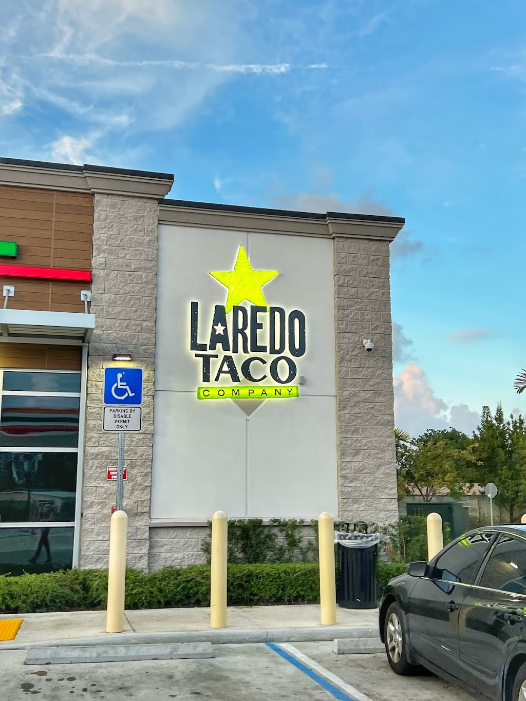 Laredo Taco Company | restaurant | 800 Stirling Rd, Dania Beach, FL 33004, USA | 4099270338 OR +1 409-927-0338