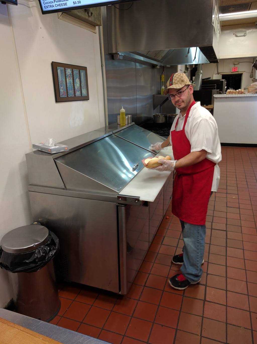 Leones Sub And Pizza | restaurant | 2935 292, Broadway, Somerville, MA 02145, USA | 6177762511 OR +1 617-776-2511