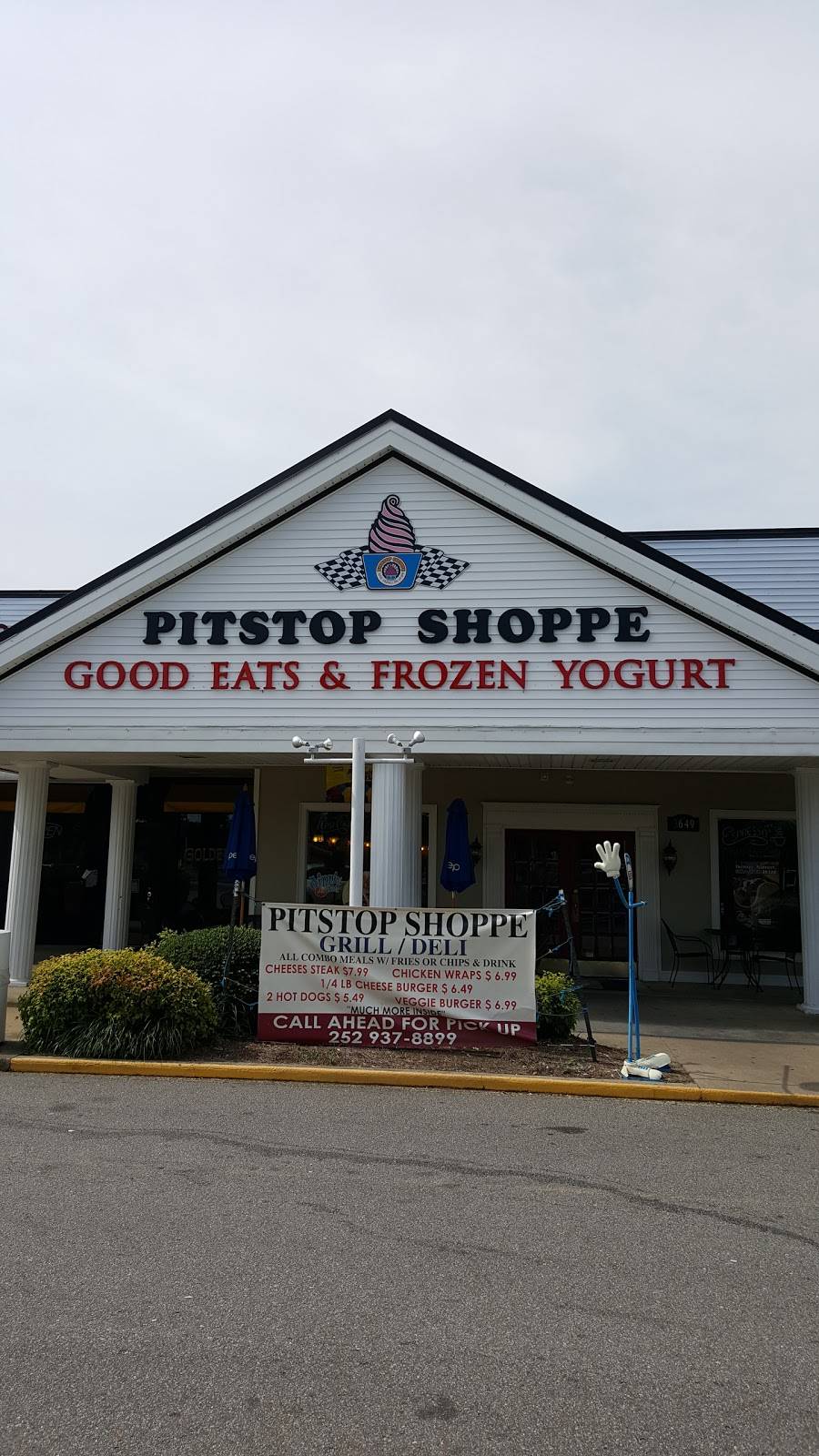 Pitstop Shoppe: Hamburgers, Hot Dogs, and Frozen Yogurt | restaurant | 3649 Sunset Ave, Rocky Mount, NC 27804, USA | 2529378899 OR +1 252-937-8899