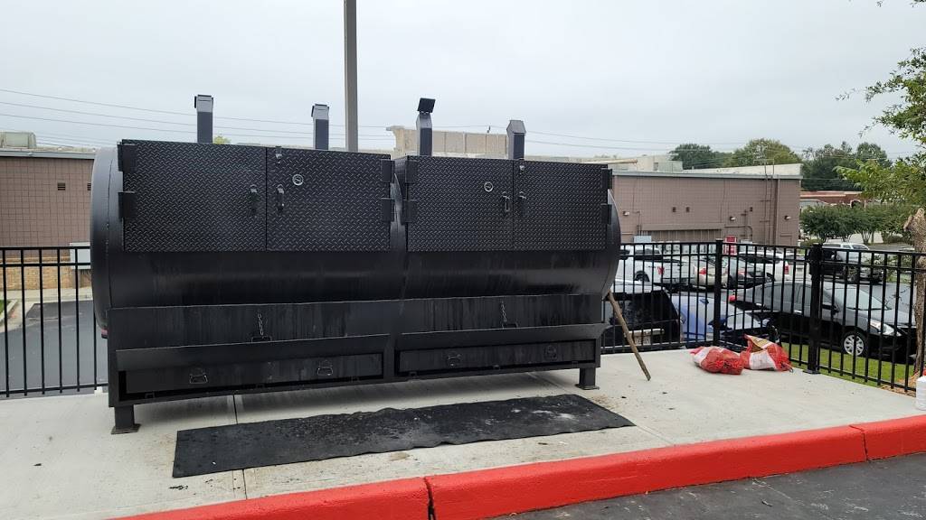 Luckis Delight | restaurant | 1417 GA-138, Conyers, GA 30013, USA | 4049147338 OR +1 404-914-7338