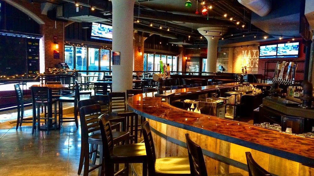 Max & Leos Pizza Fenway | restaurant | 82 Lansdowne St, Boston, MA 02215, USA | 6173517001 OR +1 617-351-7001