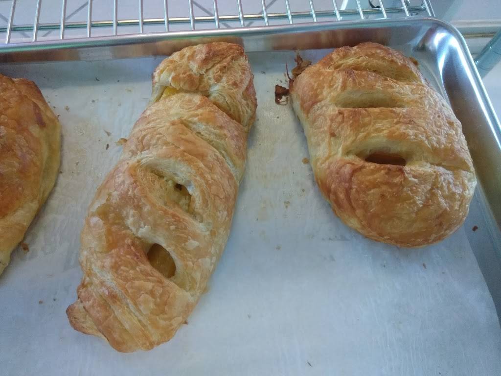 Peoria Donut Cafe | restaurant | 7539 W Peoria Ave Unit B101, Peoria, AZ 85345, USA | 4802315710 OR +1 480-231-5710