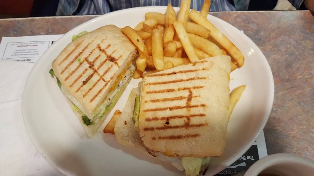 Raceway Diner | restaurant | 833 Yonkers Ave, Yonkers, NY 10704, USA | 9149694343 OR +1 914-969-4343