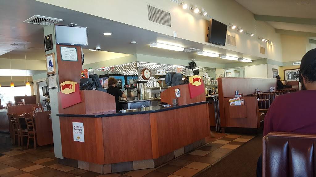 Dennys | restaurant | 28915 Rancho California Rd, Temecula, CA 92590, USA | 9516765886 OR +1 951-676-5886