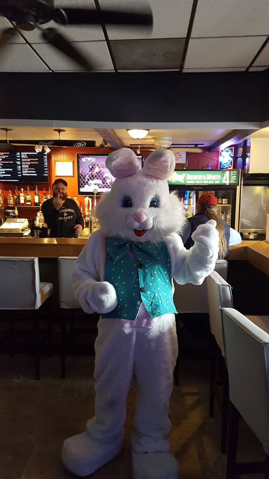 Rabbits Bar | restaurant | 4945 W Foster Ave, Chicago, IL 60630, USA | 7737365766 OR +1 773-736-5766