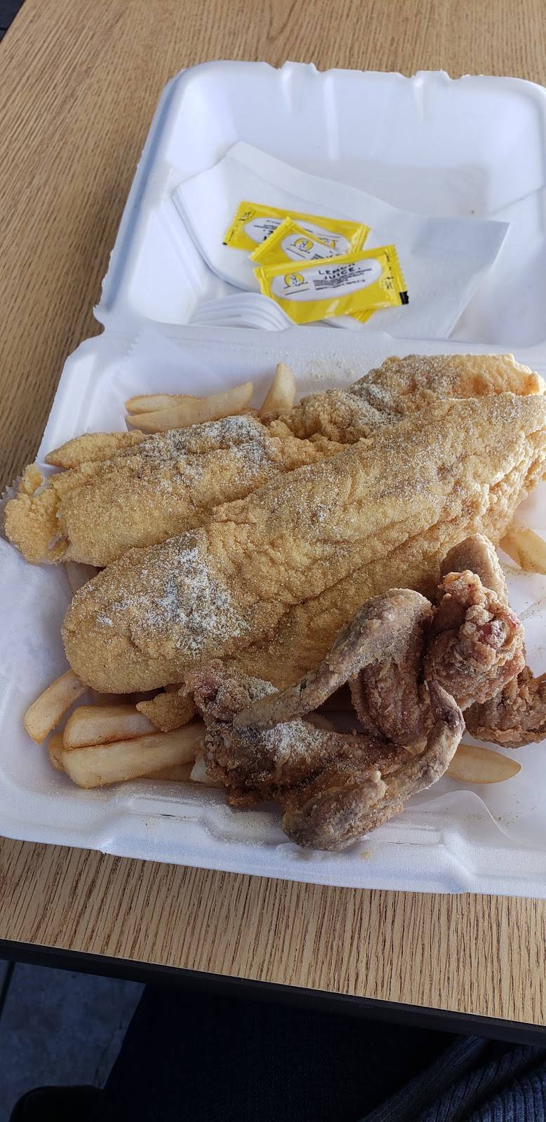 Hook Fish & Chicken | restaurant | 10400 Atlantic Blvd, Jacksonville, FL 32225, USA | 9049001563 OR +1 904-900-1563