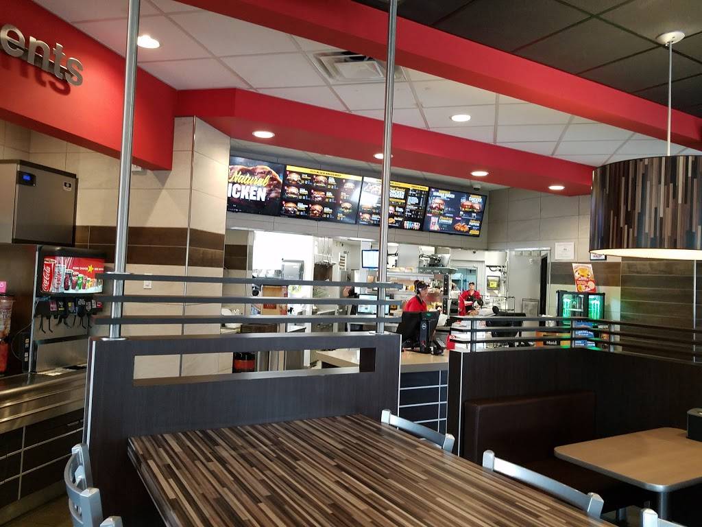 Hardees | restaurant | 1925 Chester Blvd, Richmond, IN 47374, USA | 7659393580 OR +1 765-939-3580