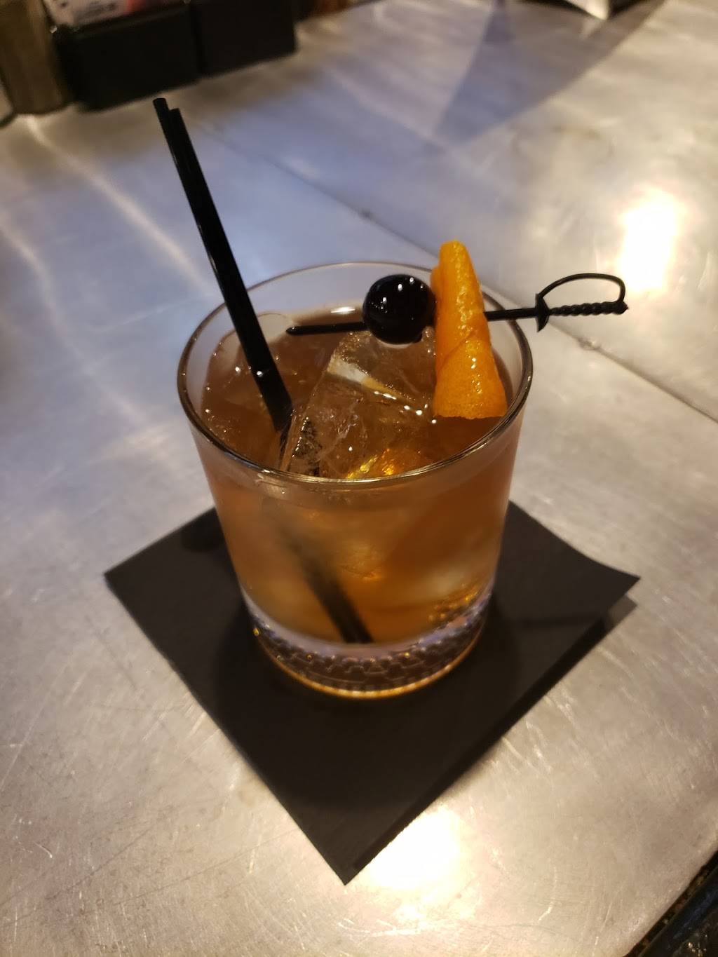 The Third Rail StL | restaurant | 5625 Manchester Ave, St. Louis, MO 63110, USA | 3148334323 OR +1 314-833-4323