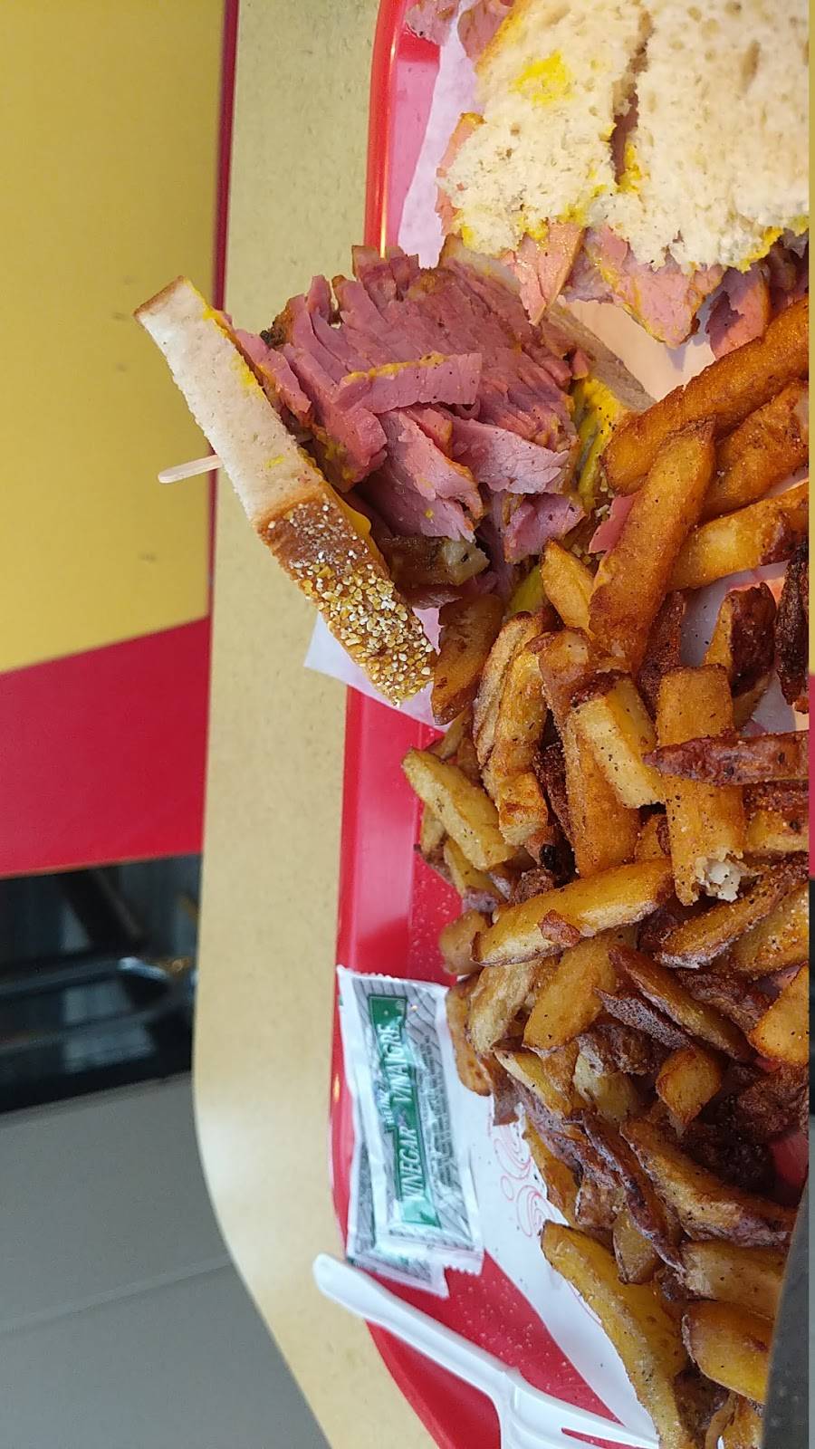 Restaurant La Belle Province | restaurant | 441 Avenue Lafleur, LaSalle, QC H8R 3H7, Canada | 5143631305 OR +1 514-363-1305