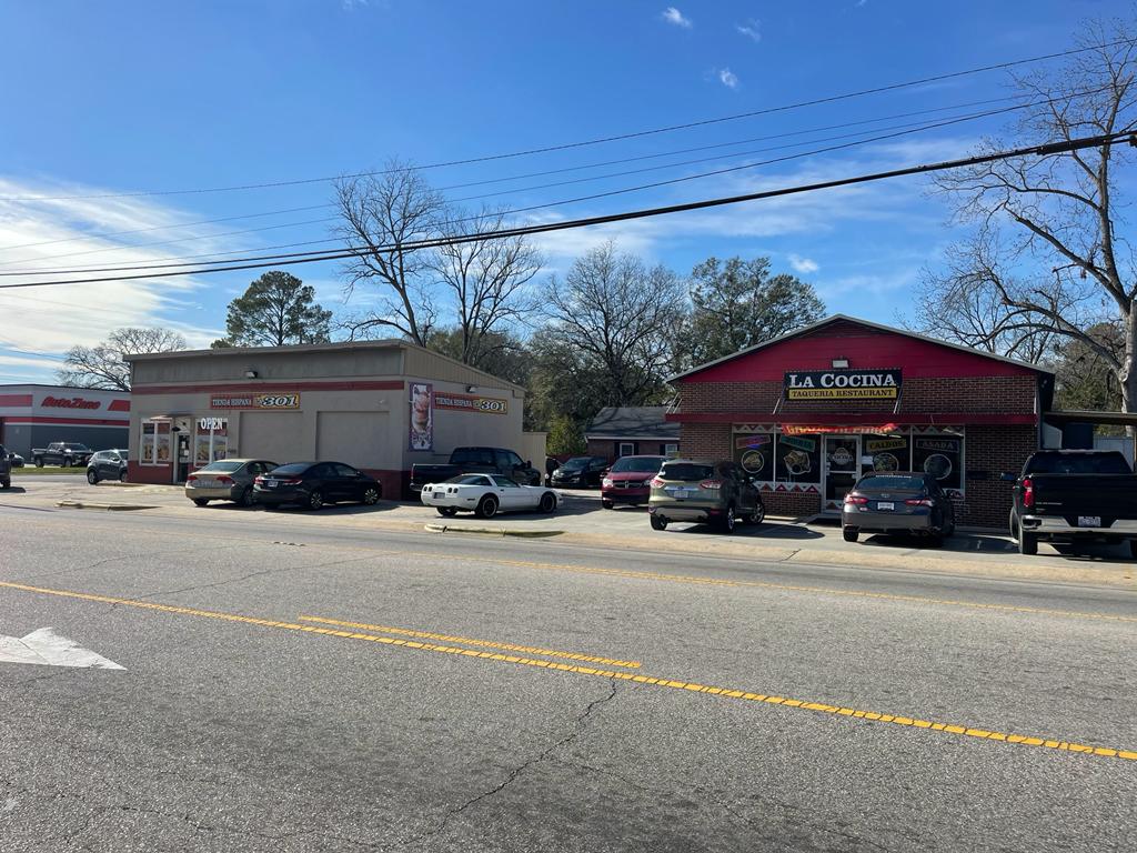 La Cocina Taqueria Restaurant | restaurant | 116 S 5th St, St Pauls, NC 28384, USA | 9108859004 OR +1 910-885-9004