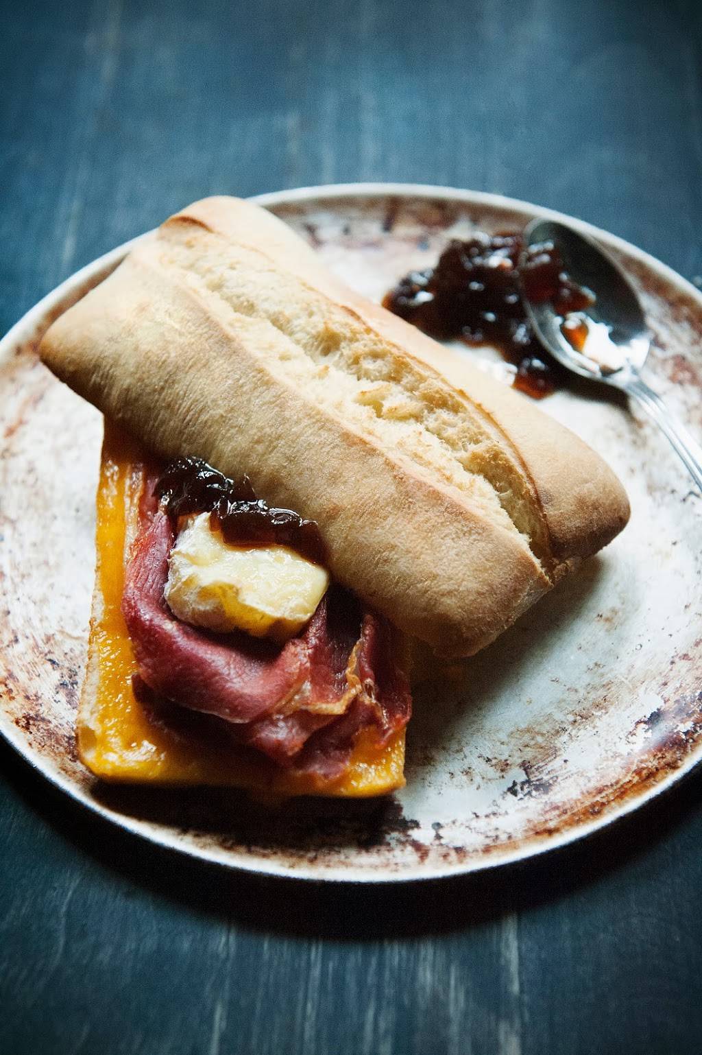 Microbrasserie Le Bilboquet | restaurant | 1850 Rue Des Cascades O, Saint-Hyacinthe, QC J2S 3J4, Canada | 4504188835 OR +1 450-418-8835