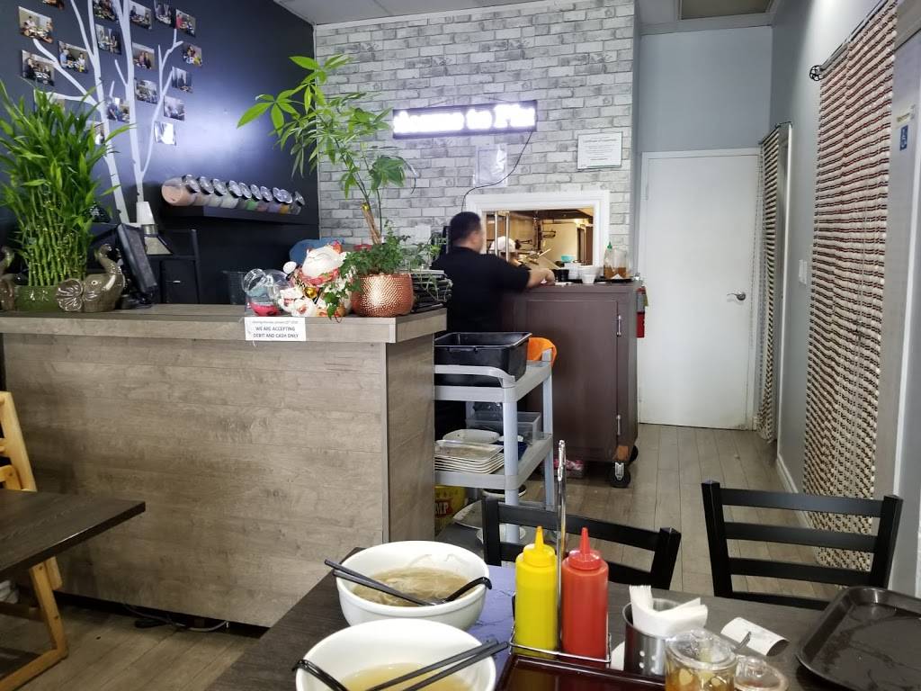 Pho Vuho | restaurant | 360 Dundas St E, Oakville, ON L6H 6Z9, Canada | 9052571333 OR +1 905-257-1333