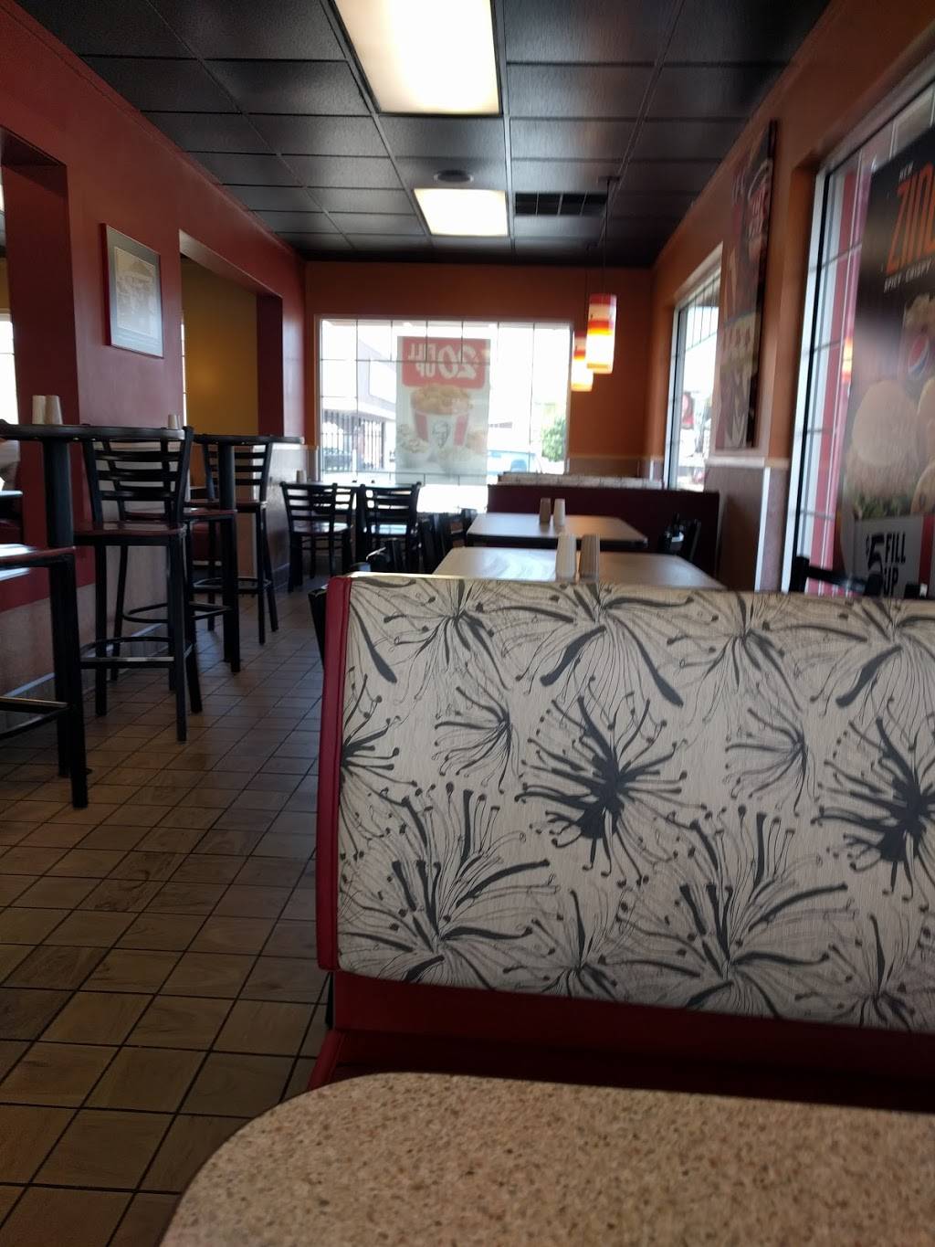 KFC | restaurant | 640 N Main St, Bluffton, IN 46714, USA | 2608249367 OR +1 260-824-9367
