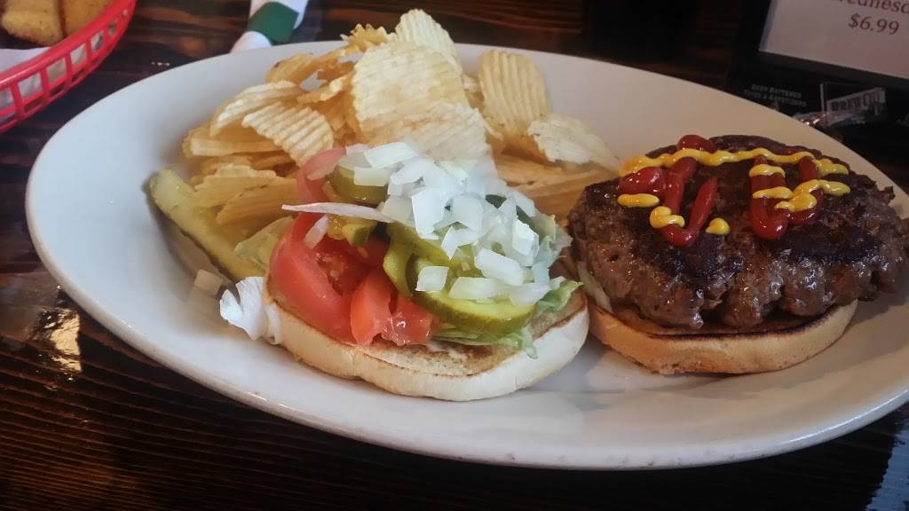 CJs Sports Grill | restaurant | 201 N Mable St, Pinconning, MI 48650, USA | 9892002255 OR +1 989-200-2255