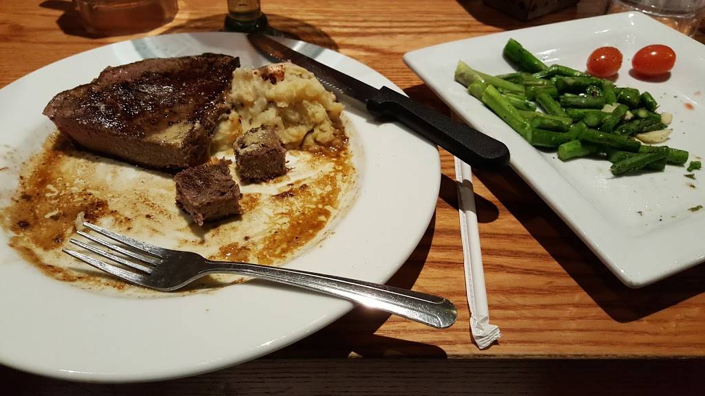 Chilis Grill & Bar | meal takeaway | 2503 W Wheatland Rd, Dallas, TX 75237, USA | 9722834800 OR +1 972-283-4800