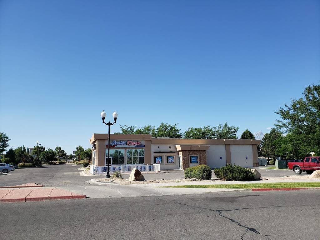 Arctic Circle | restaurant | 1266 N Redwood Rd, Saratoga Springs, UT 84045, USA | 8017669636 OR +1 801-766-9636