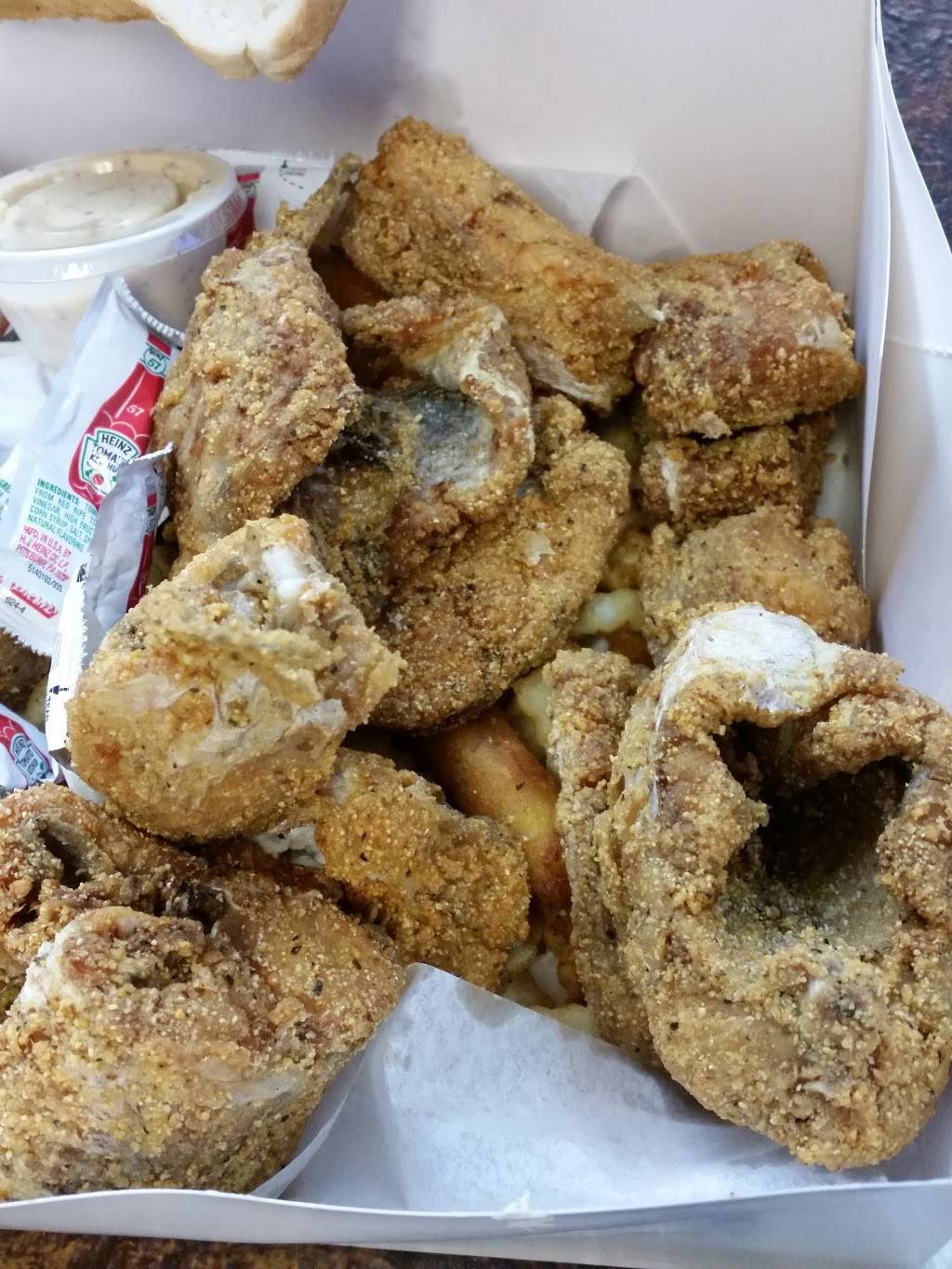 Catfish Floyds | restaurant | 710 Ann Arbor Ave, Dallas, TX 75216, USA | 2143753736 OR +1 214-375-3736