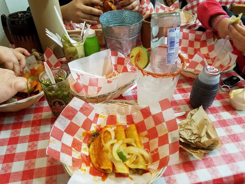 Guapo Taco | restaurant | 2430 W 47th St, Chicago, IL 60632, USA | 7736962777 OR +1 773-696-2777