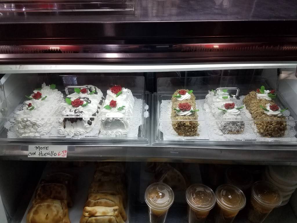 La Roja de Todos | restaurant | 10802 Northern Blvd, Corona, NY 11368, USA | 7184243055 OR +1 718-424-3055