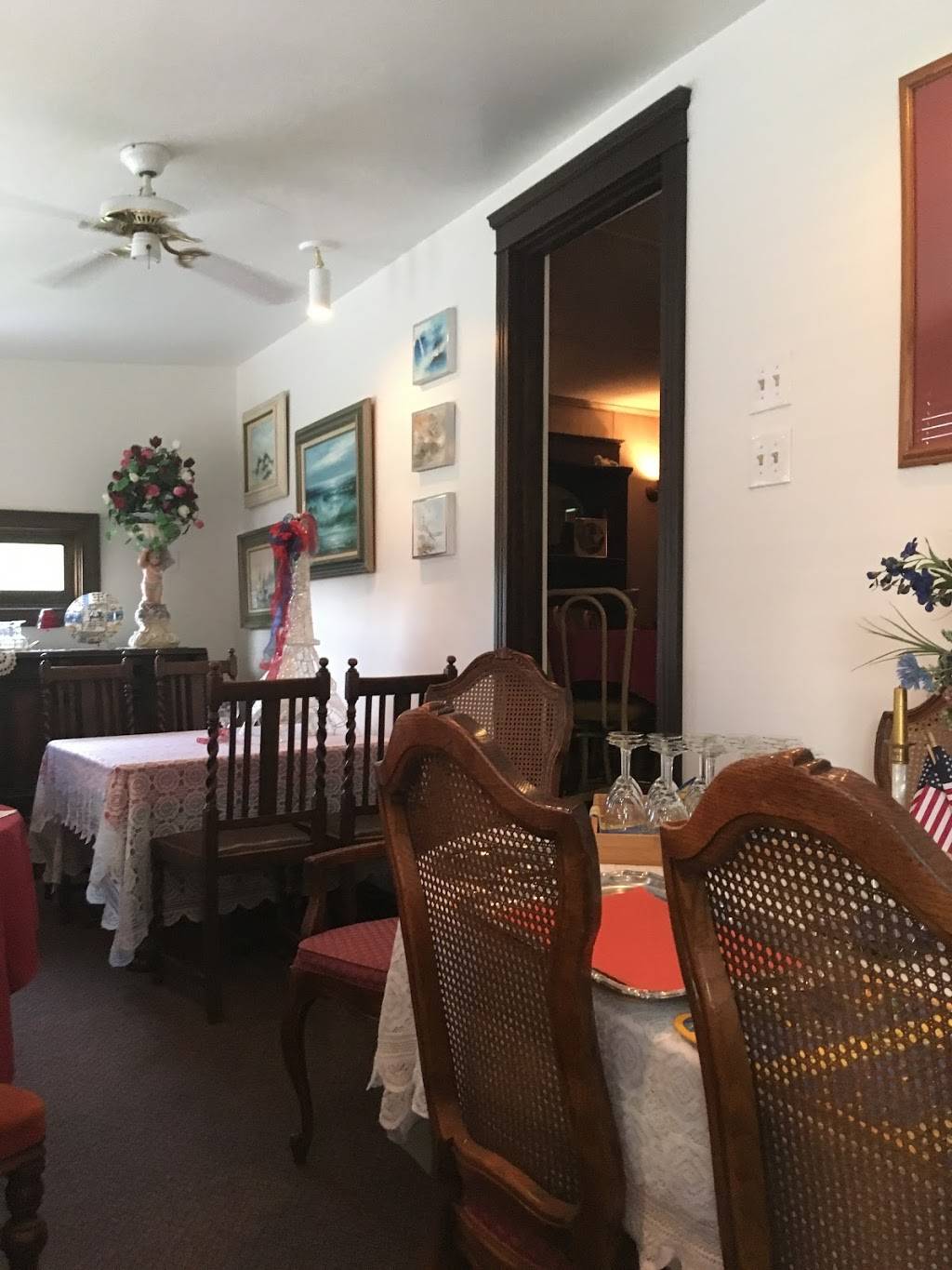 La Cabriole | restaurant | 1341 Burgess Rd, Chattanooga, TN 37419, USA | 4238210350 OR +1 423-821-0350