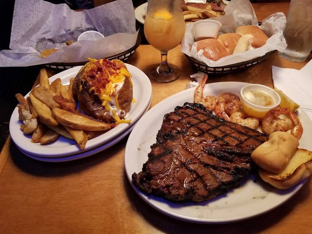 Texas Roadhouse | restaurant | 1565 N Susquehanna Trail, Selinsgrove, PA 17870, USA | 5708841134 OR +1 570-884-1134