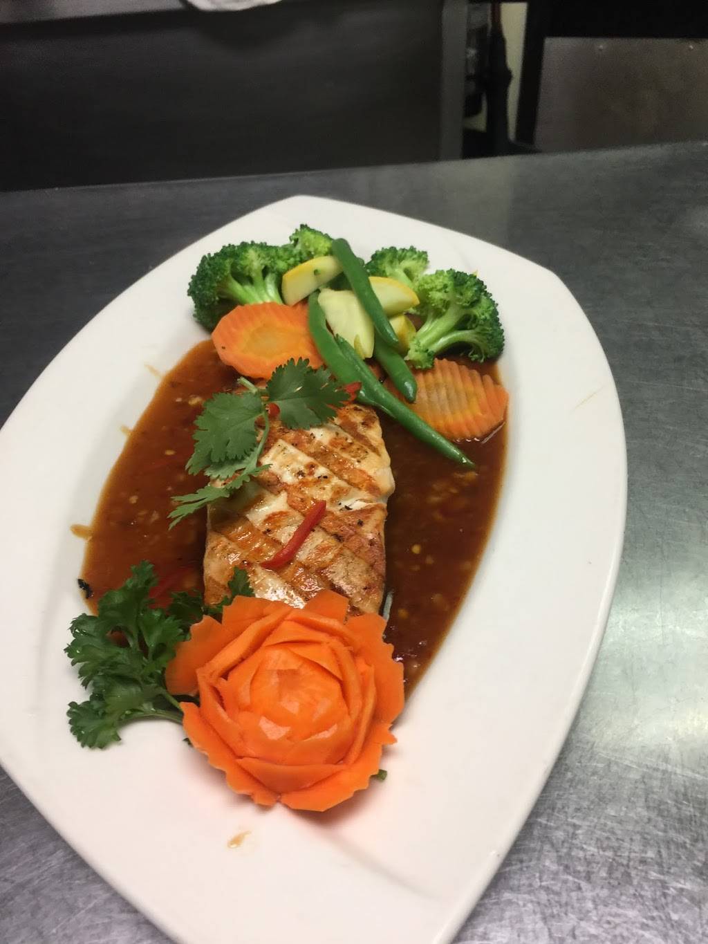 Equator Thai Restaurant | restaurant | 1721 Washington St #B, Boston, MA 02118, USA | 6175366386 OR +1 617-536-6386