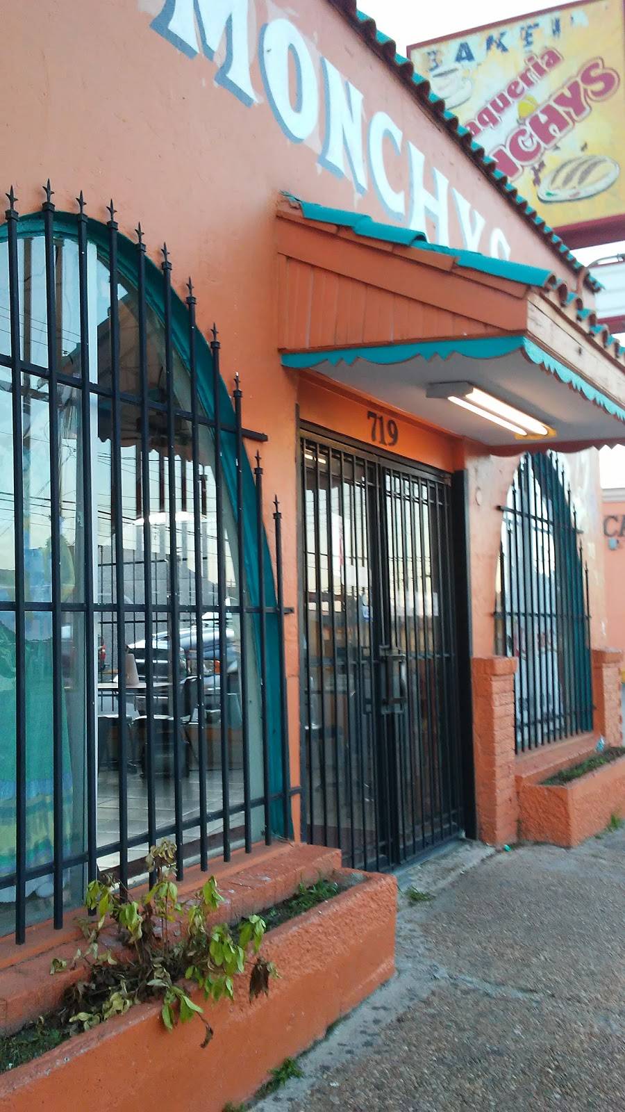 Taqueria Monchys | restaurant | 719 Telephone Rd, Houston, TX 77023, USA | 7139262900 OR +1 713-926-2900
