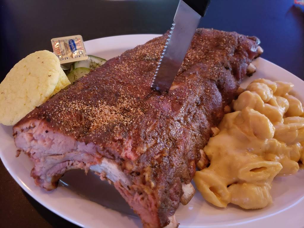 The Saucy Swine | restaurant | 2245 E St Francis Ave, St Francis, WI 53235, USA | 4145095390 OR +1 414-509-5390