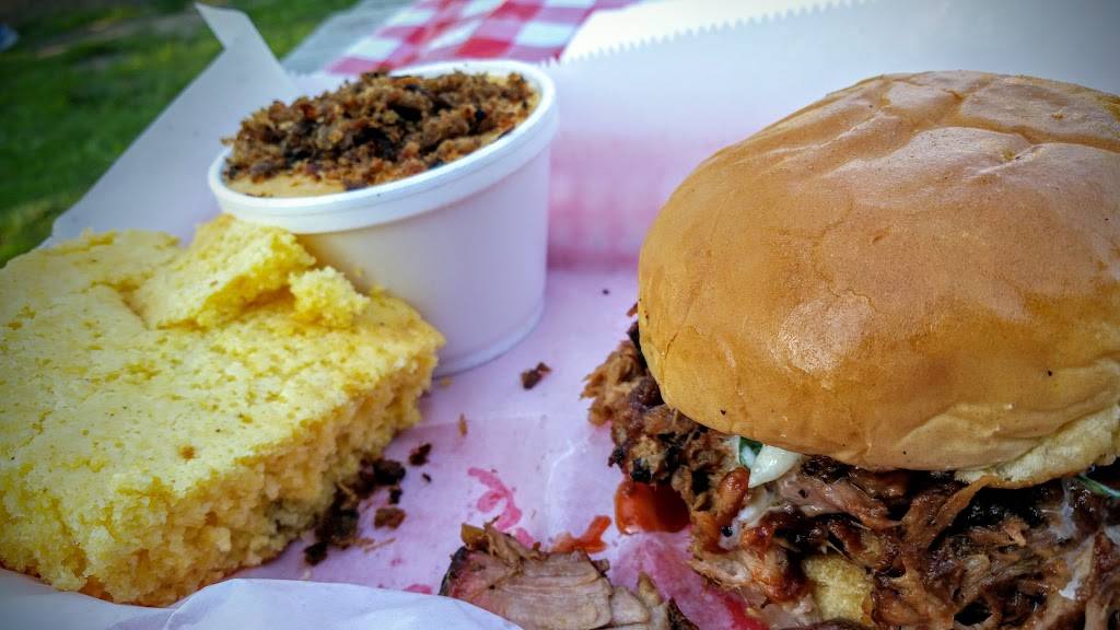 Elis BBQ | meal takeaway | 3313 Riverside Dr, Cincinnati, OH 45226, USA | 5135331957 OR +1 513-533-1957
