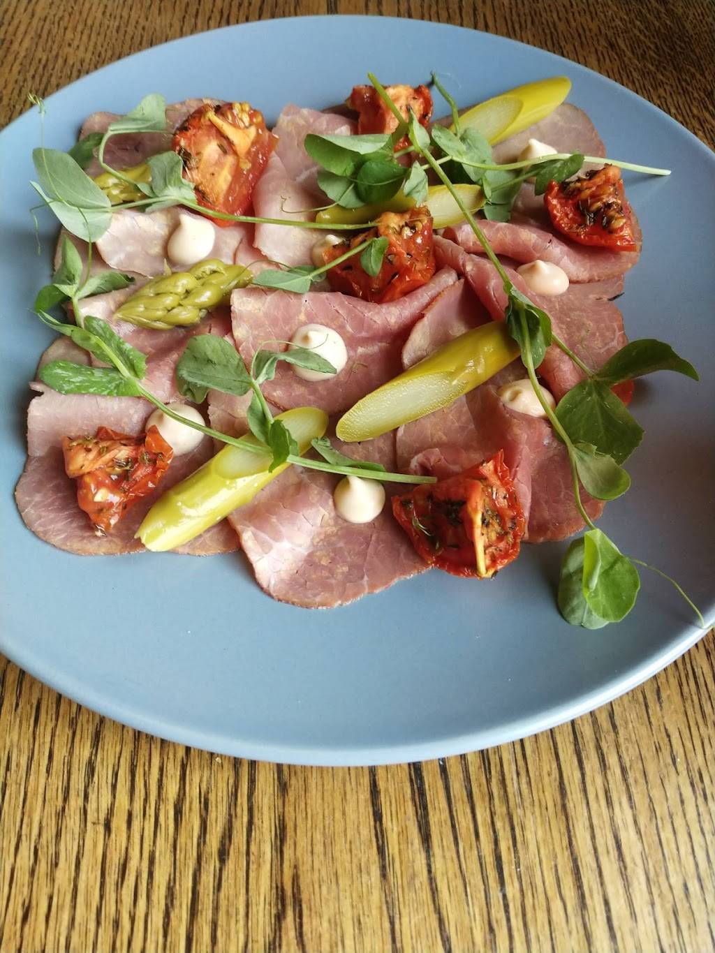 Wellington Gastropub | restaurant | 1325 Wellington St W, Ottawa, ON K1Y 3B6, Canada | 6137291315 OR +1 613-729-1315