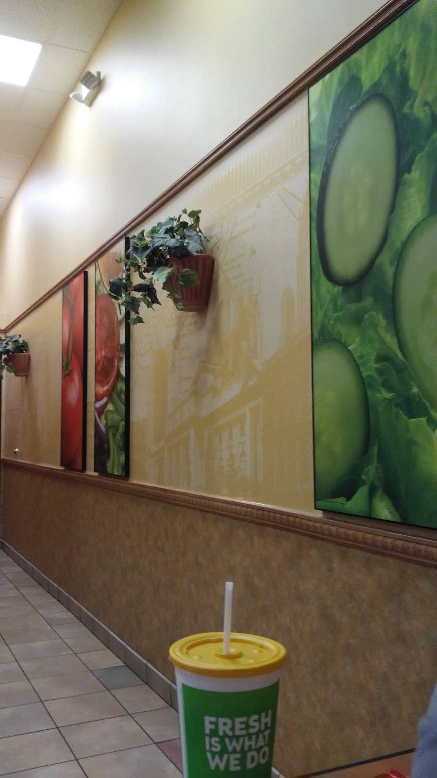 Subway | restaurant | 5427 E Apple Ave, Muskegon, MI 49442, USA | 2317476520 OR +1 231-747-6520