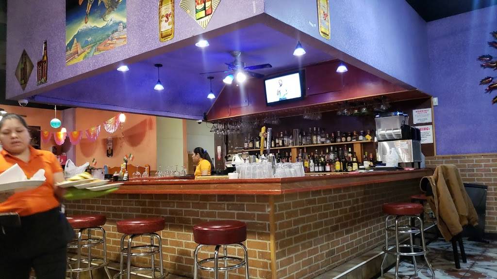 Azteca Mexican Restaurant | restaurant | 34 Western Plaza, Fenton, MO 63026, USA | 6363264949 OR +1 636-326-4949