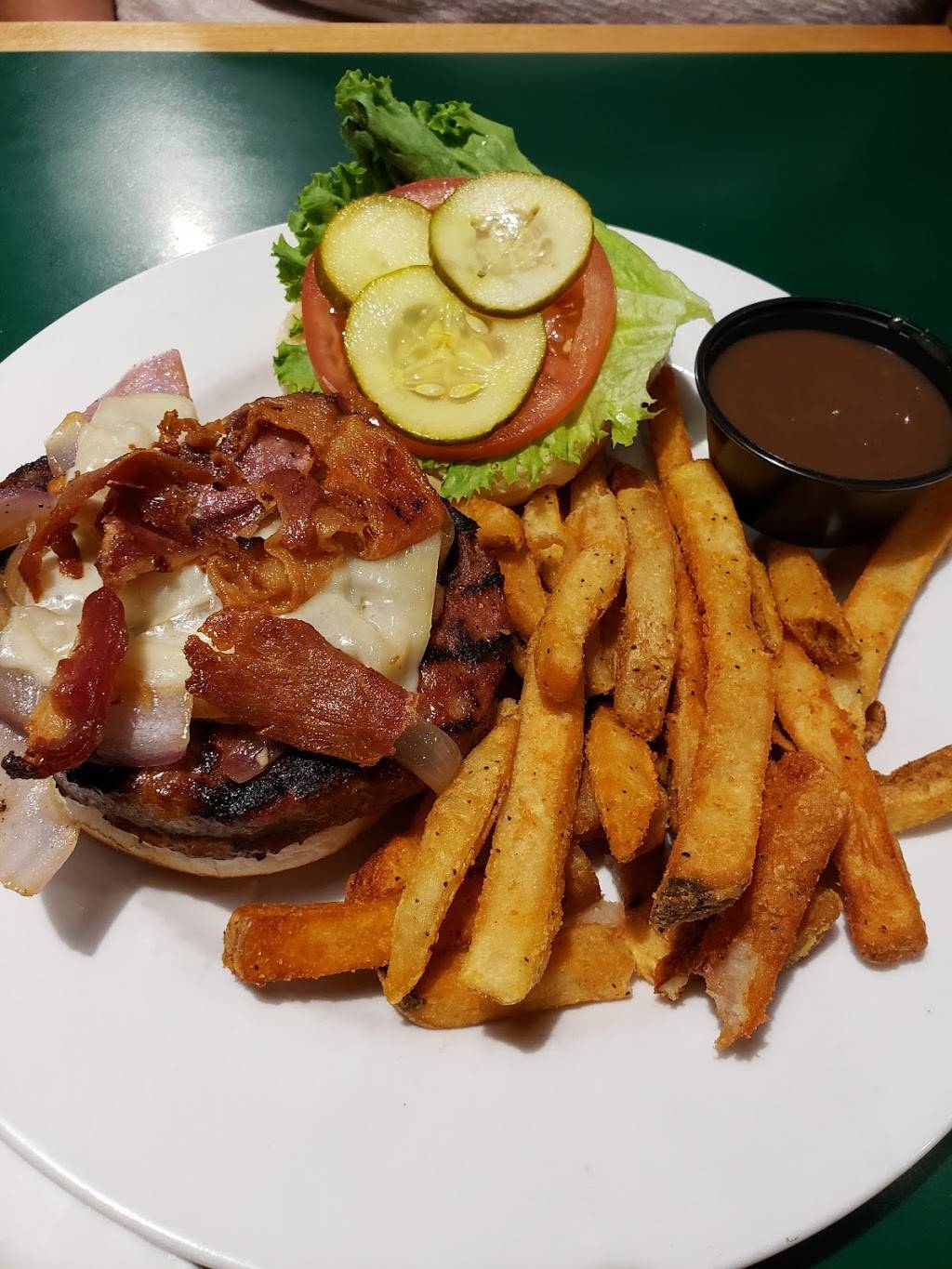 Joe Tomatos Restaurant | restaurant | 1020 10th St W, Owen Sound, ON N4K 5S1, Canada | 5193715637 OR +1 519-371-5637