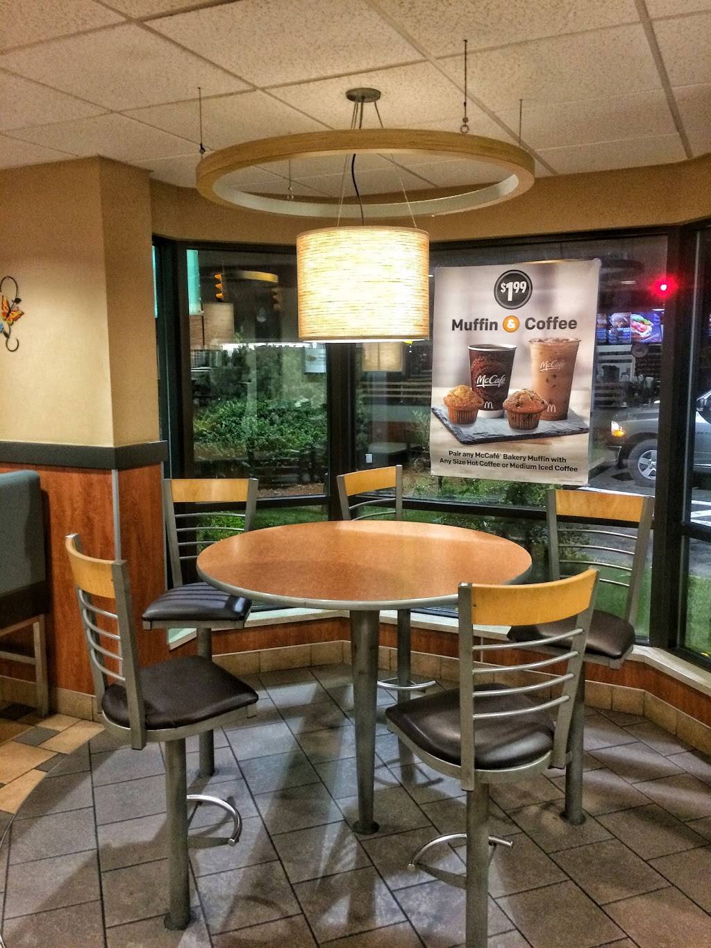 McDonalds | cafe | 424 W Main St, Branford, CT 06405, USA | 2034880584 OR +1 203-488-0584