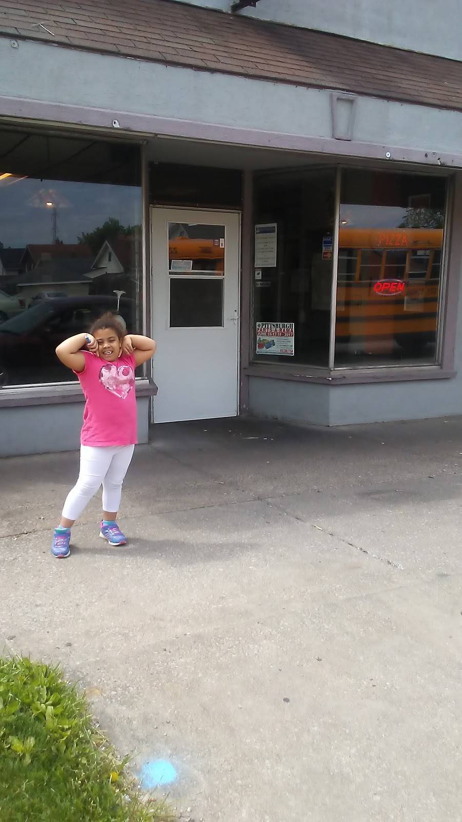 Brier Hill Pizza | restaurant | 583 5th St, Struthers, OH 44471, USA | 3307501977 OR +1 330-750-1977